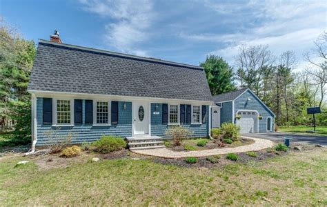 647 Summer St, Duxbury MA, is a Single Family home that contains 2064 sq ft and was built in 1996.It contains 4 bedrooms and 2 bathrooms.This home last sold for $113,000 in August 1996. The Zestimate for this Single Family is $800,400, which has increased by $26,903 in the last 30 days.The Rent Zestimate for this Single Family is $3,814/mo, which has increased by $289/mo in the last 30 days. 
